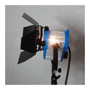 LIMO AGG-1028  Iluminador Fresnel com 1000w para pedestal - foto 3