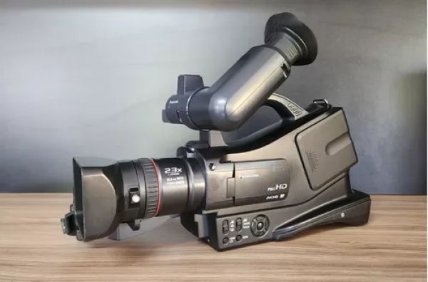 Panasonic  AG-AC7 Filmadora Full HD  com 1CCD SDHC usada  - foto 2